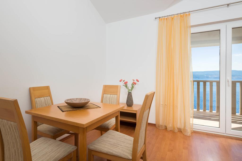 Beachfront Apartments Lara オミシュ エクステリア 写真